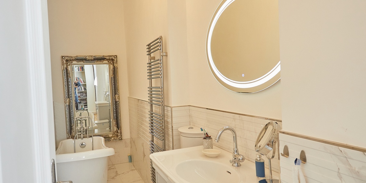 Apartamentul cu picturi în centrul orașului Arad