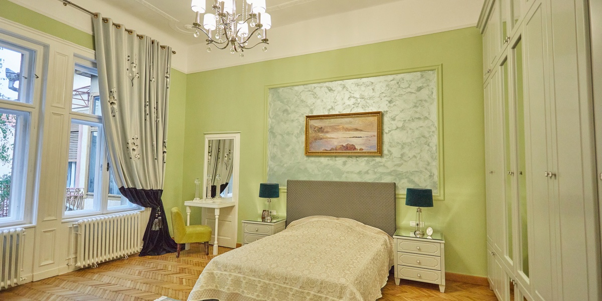 Apartamentul cu picturi în centrul orașului Arad