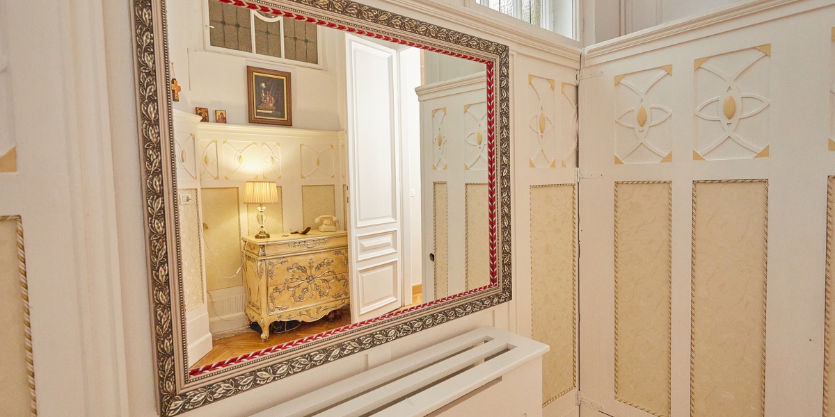 Apartamentul cu picturi în centrul orașului Arad