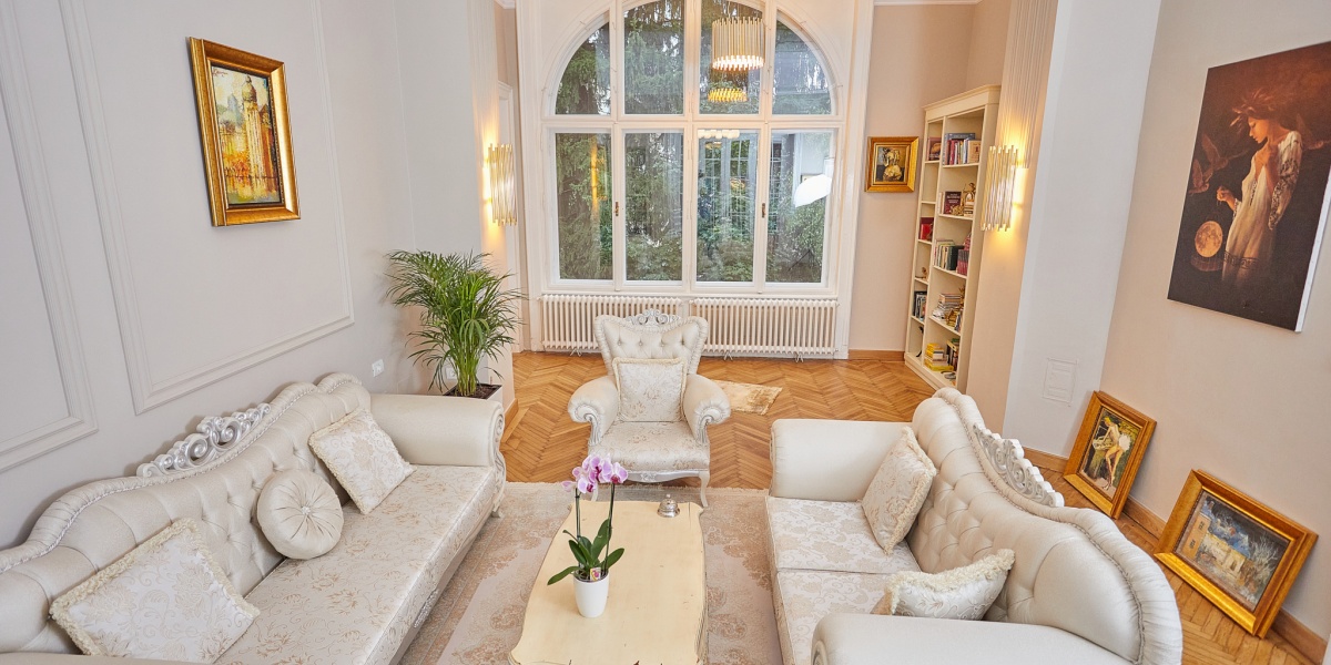 Apartamentul cu picturi în centrul orașului Arad