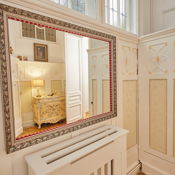 Apartamentul cu picturi în centrul orașului Arad